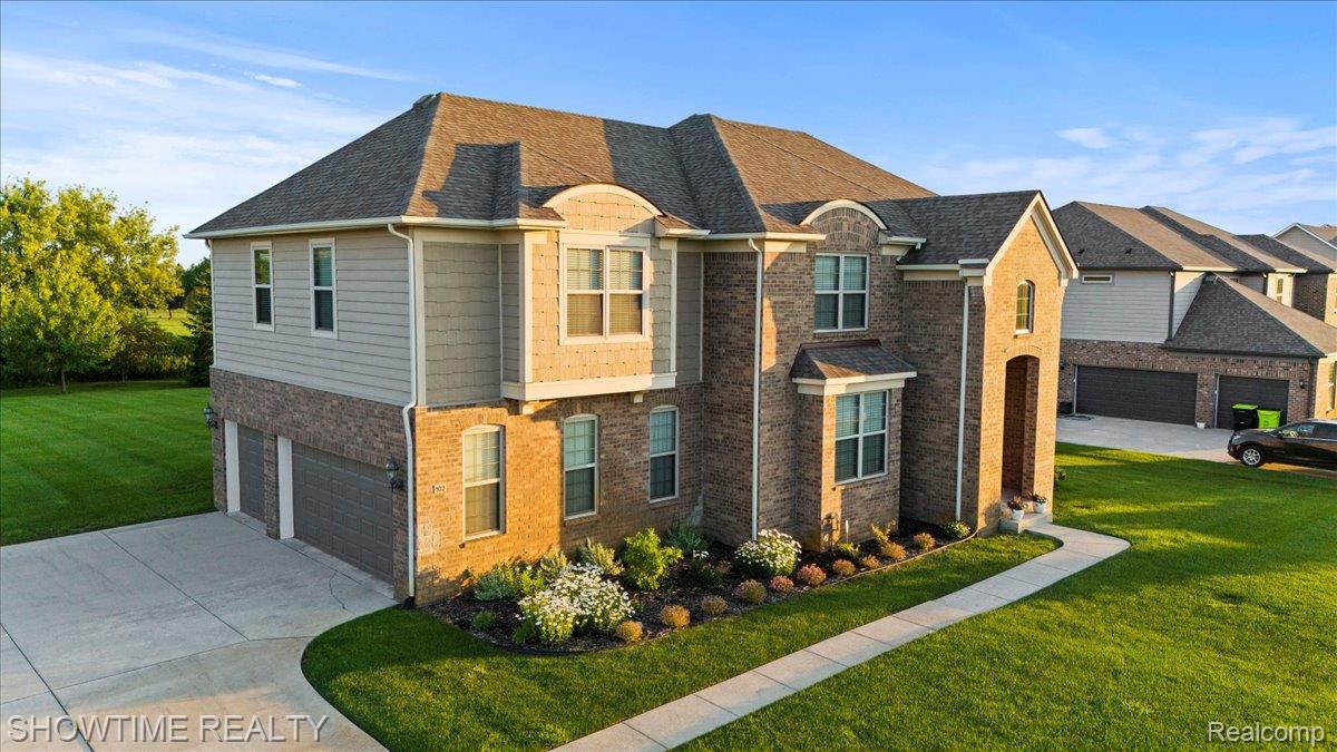 102 Oakland Crest Drive