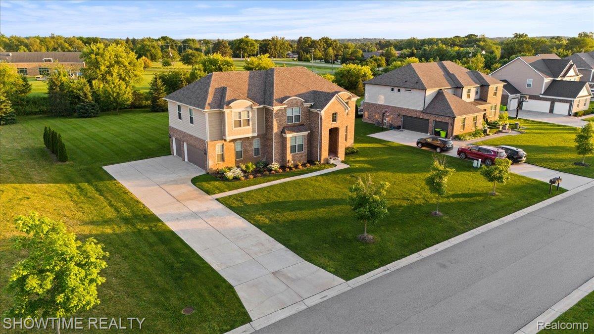 102 Oakland Crest Drive