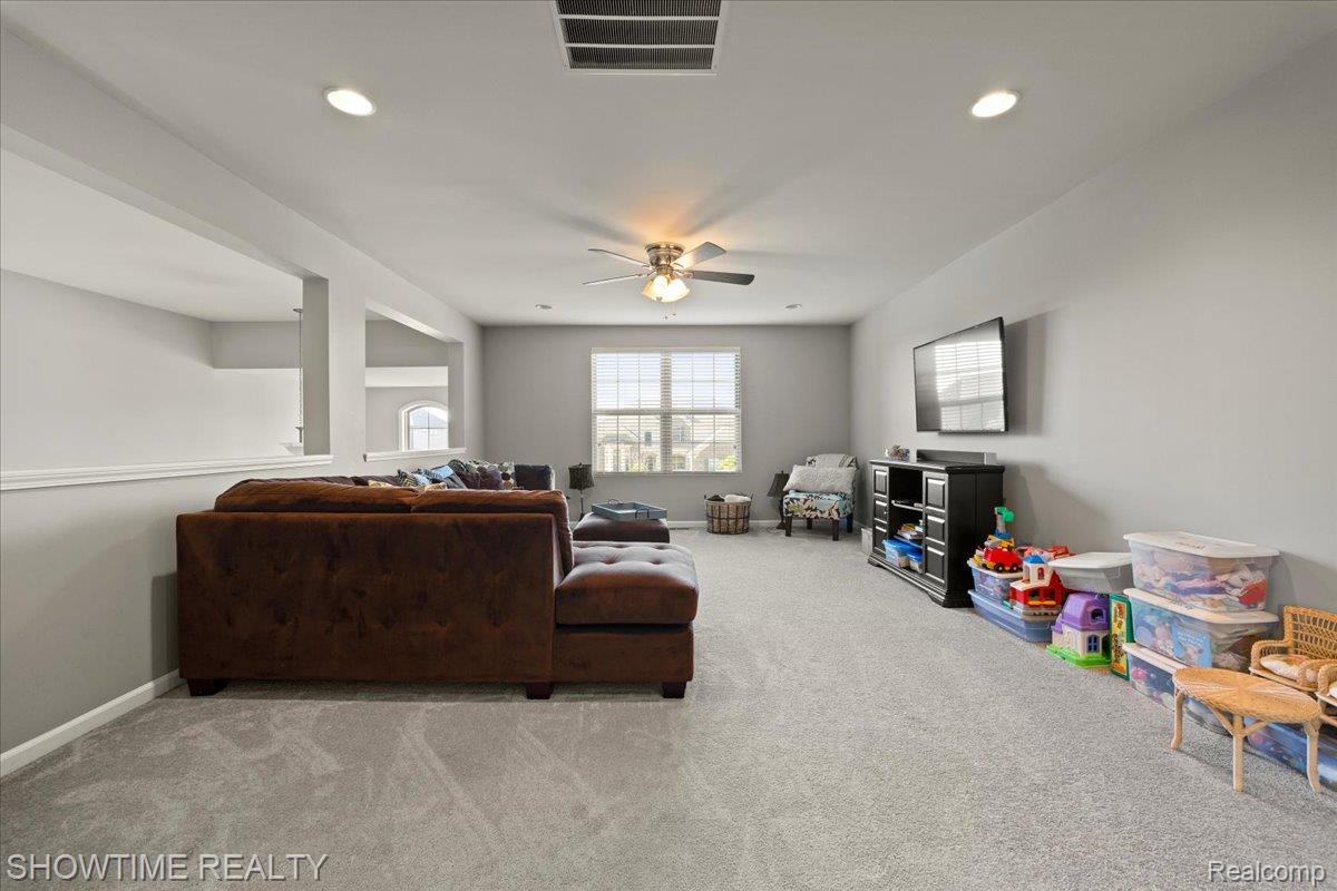 102 Oakland Crest Drive