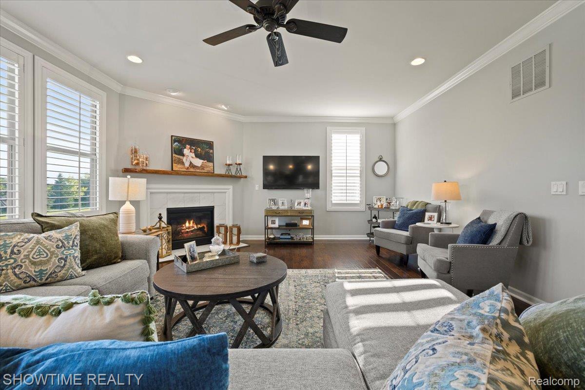 102 Oakland Crest Drive