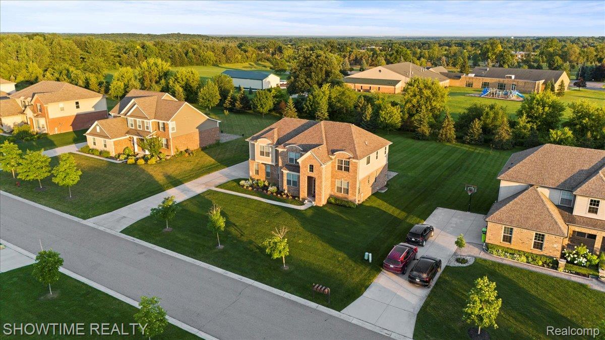 102 Oakland Crest Drive