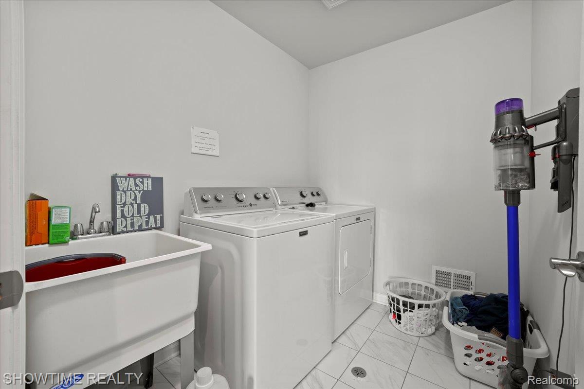 102 Oakland Crest Drive