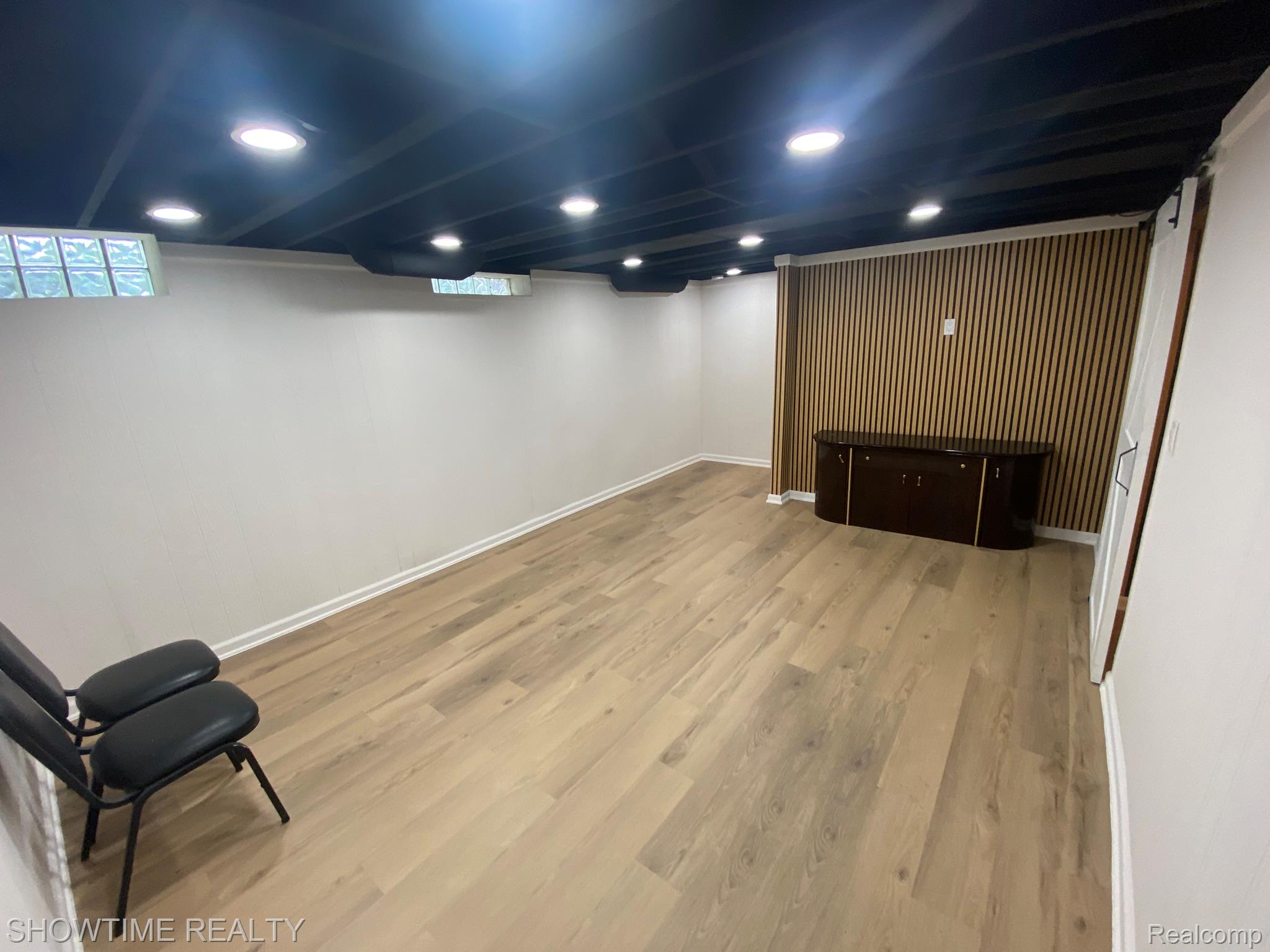 8418 HICKORY Drive