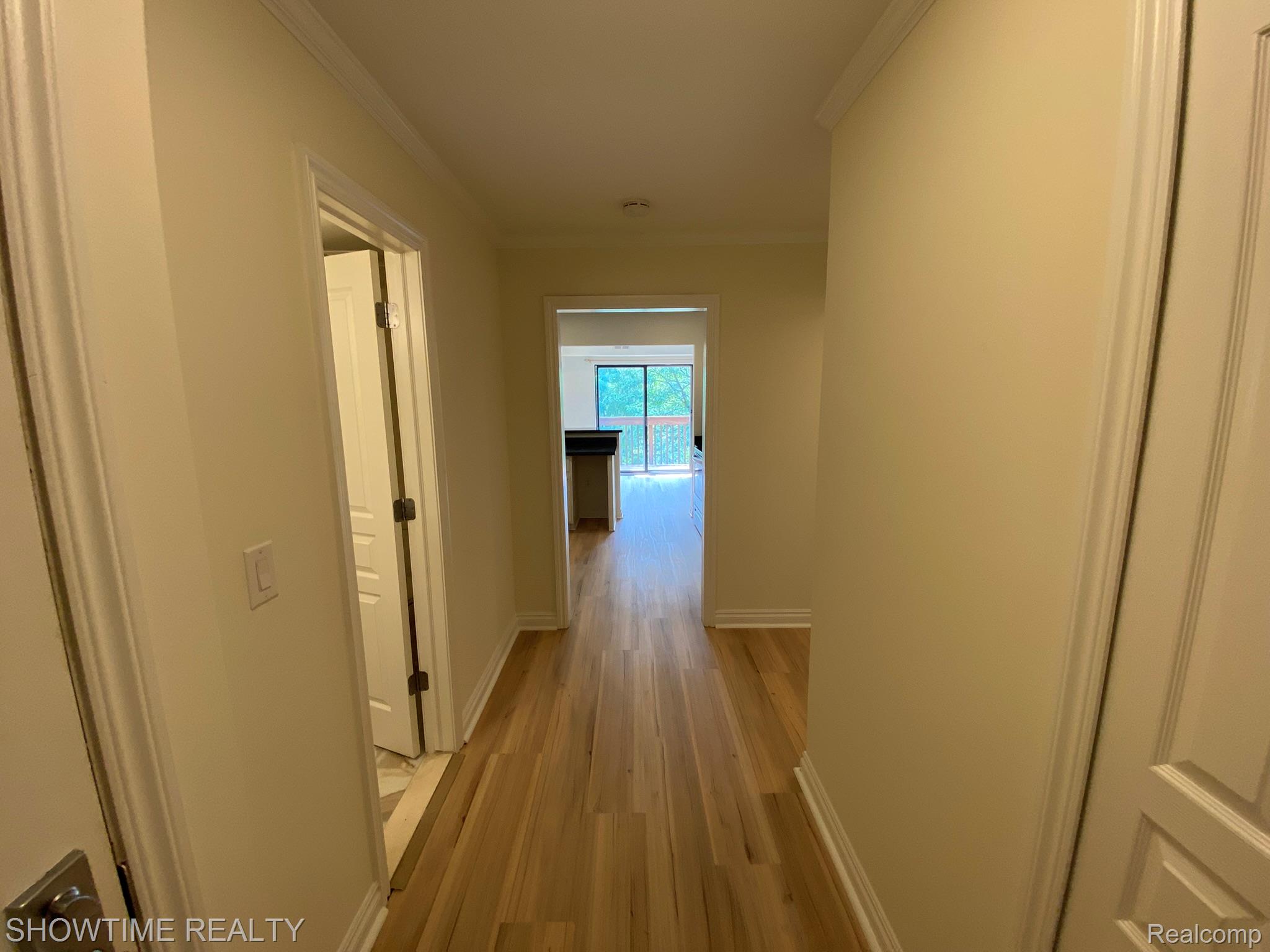 1697 Riverside Drive 18