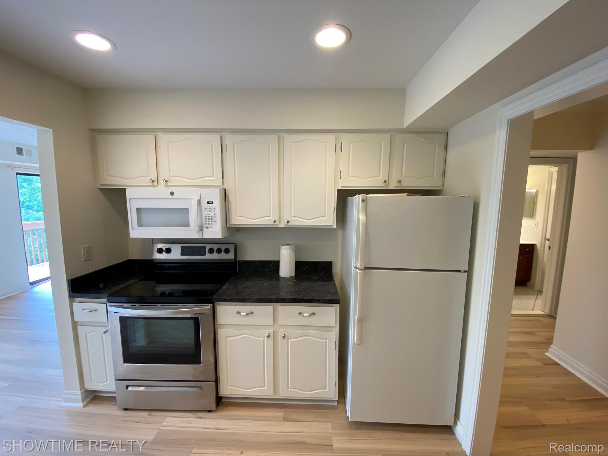 1697 Riverside Drive 18