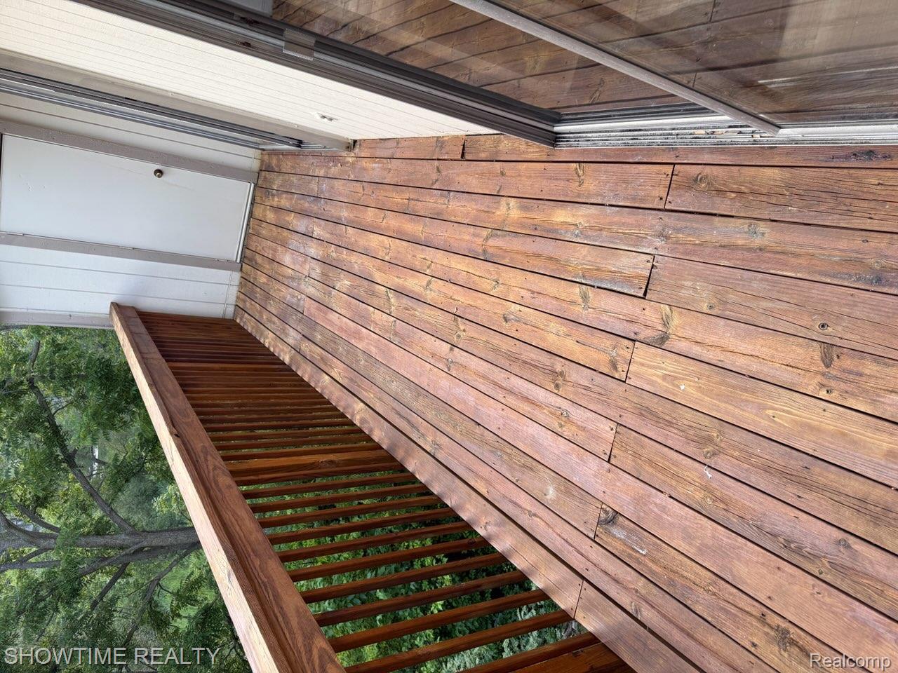 1697 Riverside Drive 18