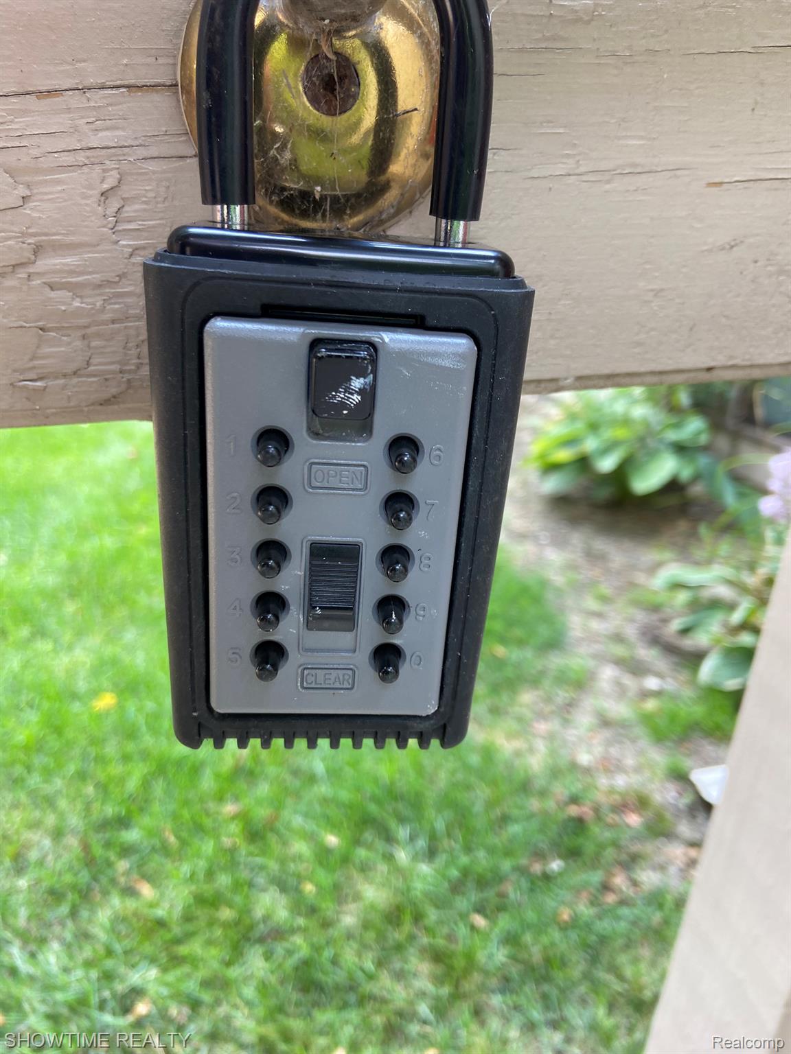 1697 Riverside Drive 18