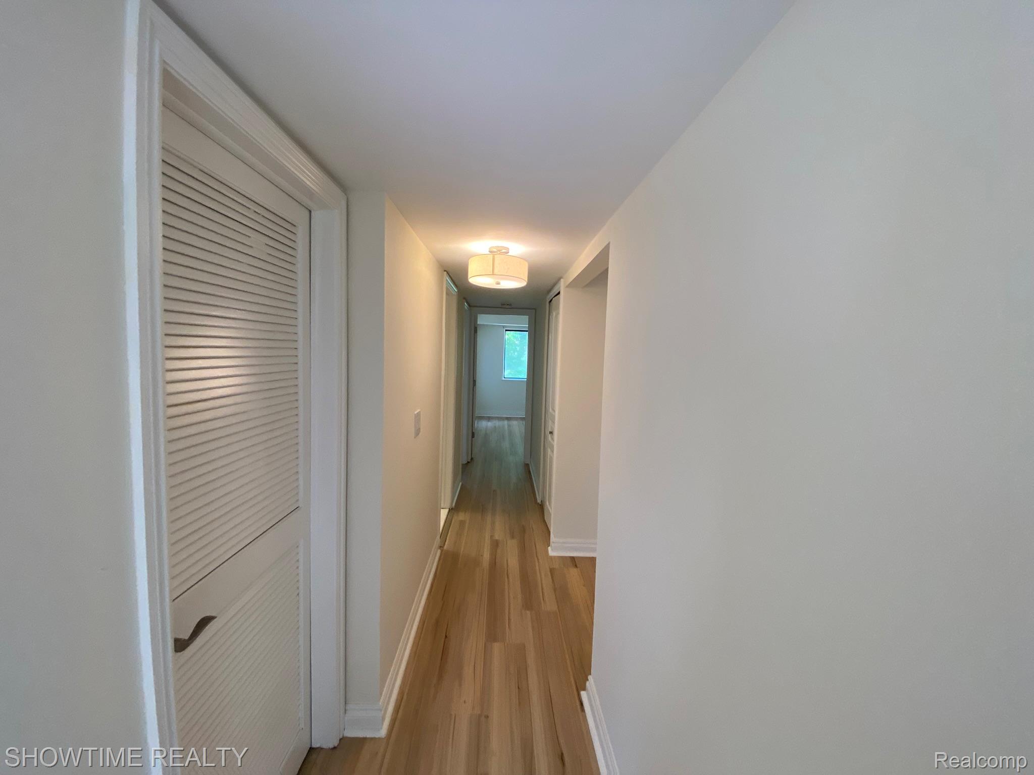 1697 Riverside Drive 18