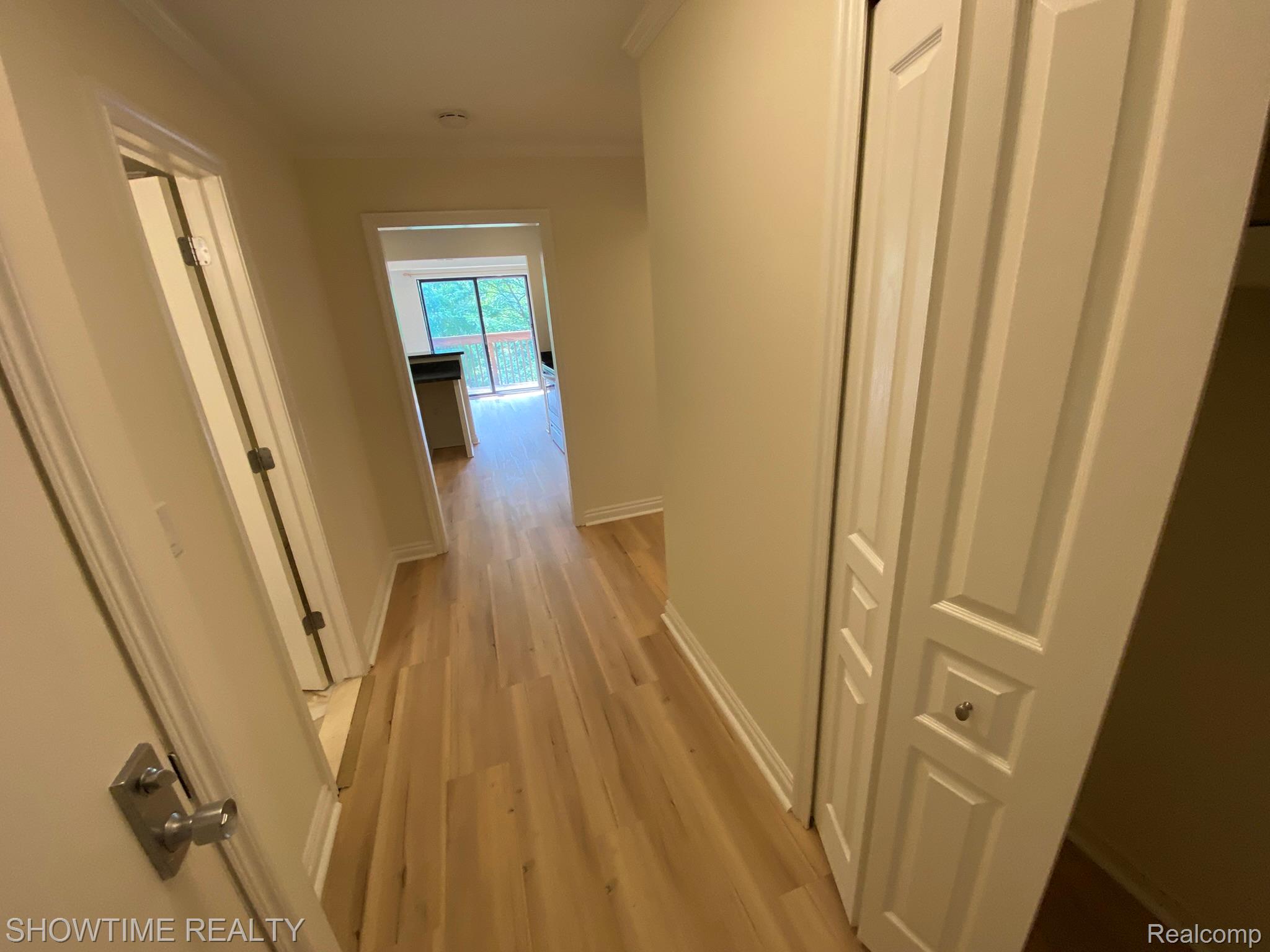 1697 Riverside Drive 18