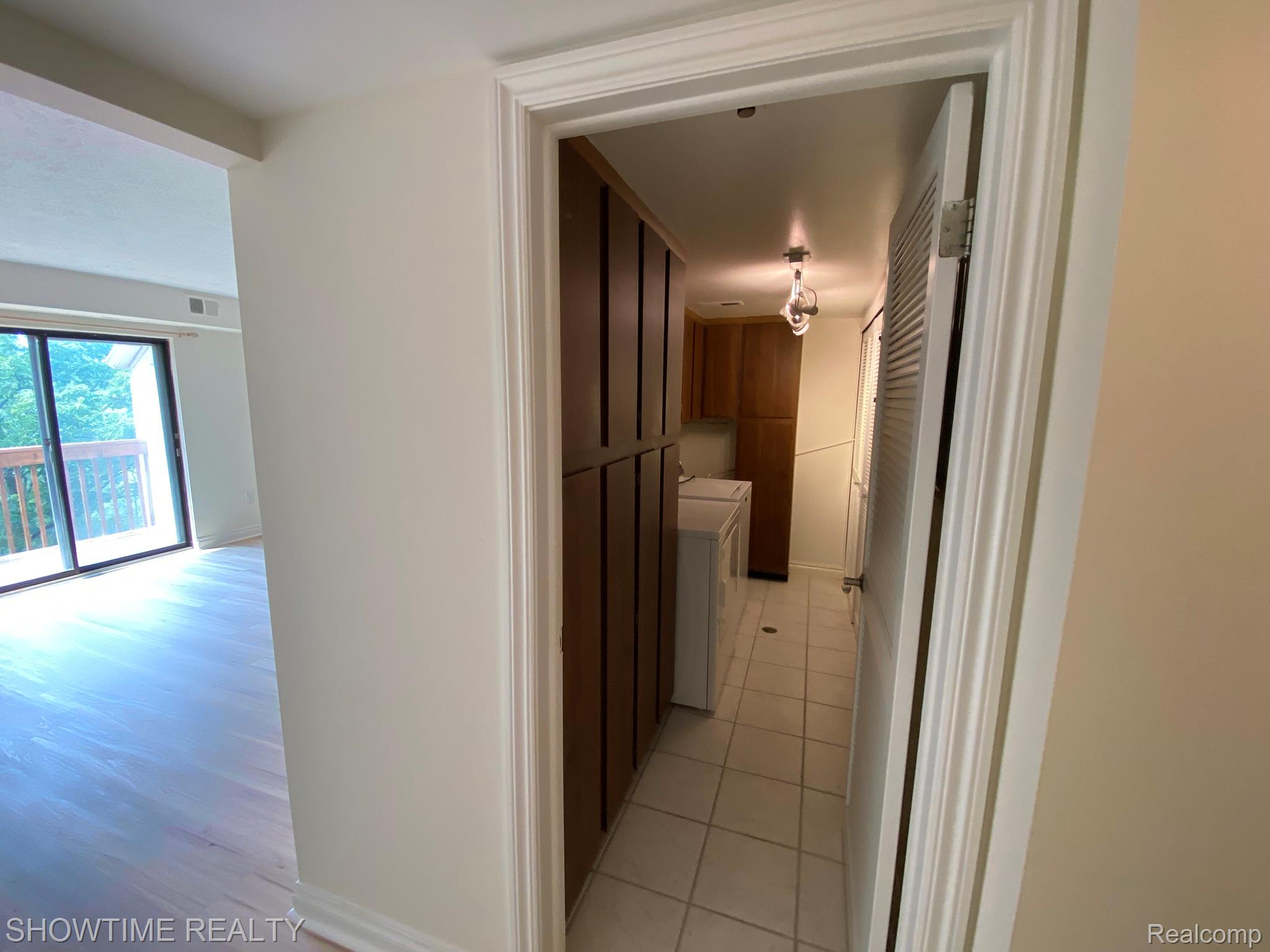 1697 Riverside Drive 18