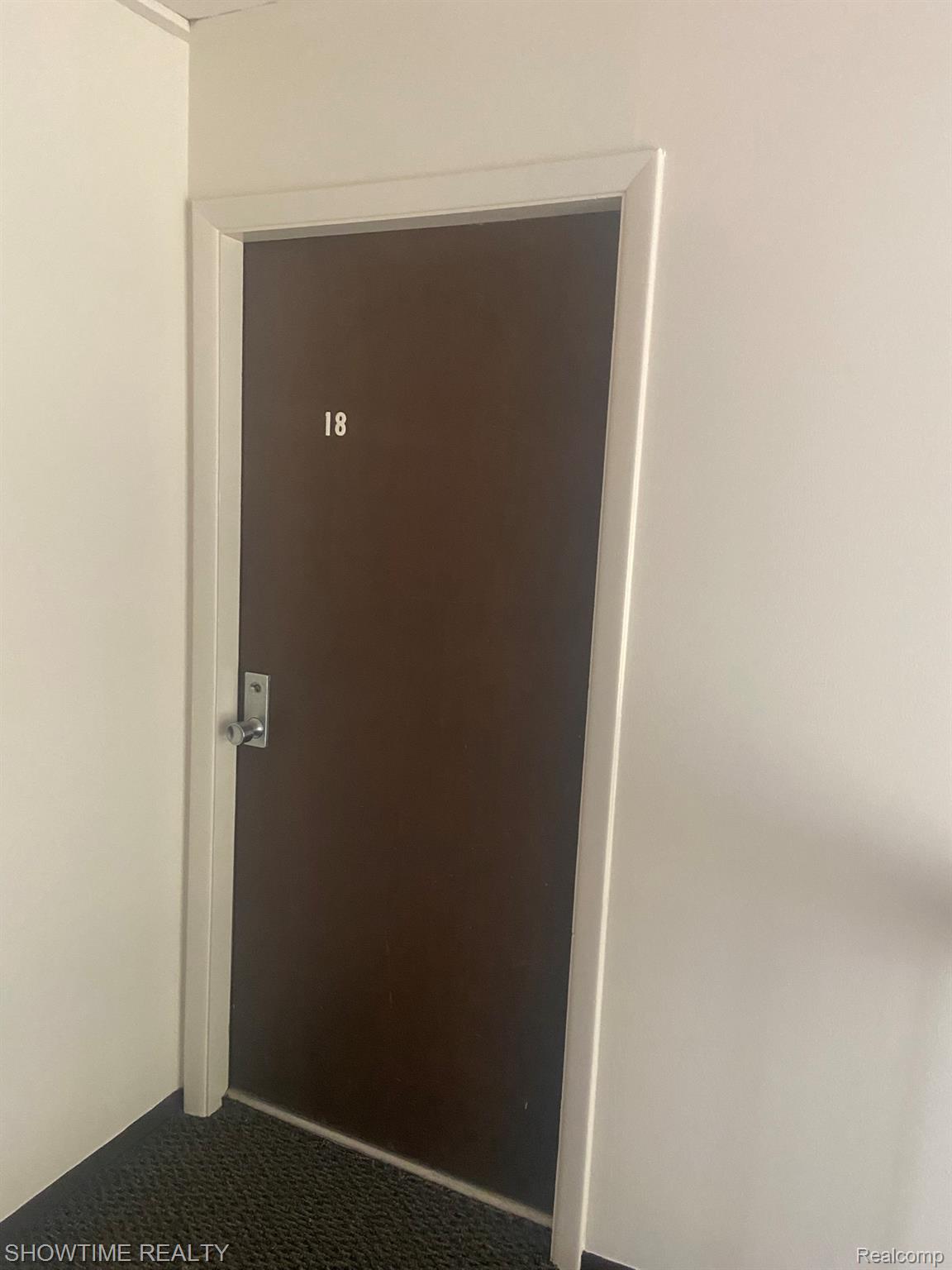 1697 Riverside Drive 18