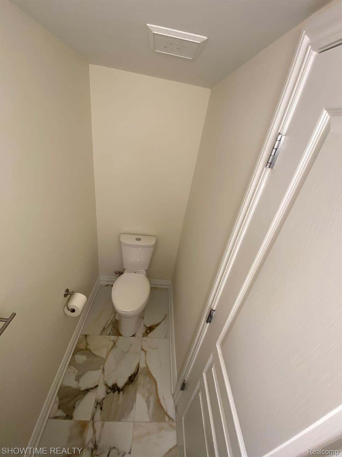 1697 Riverside Drive 18