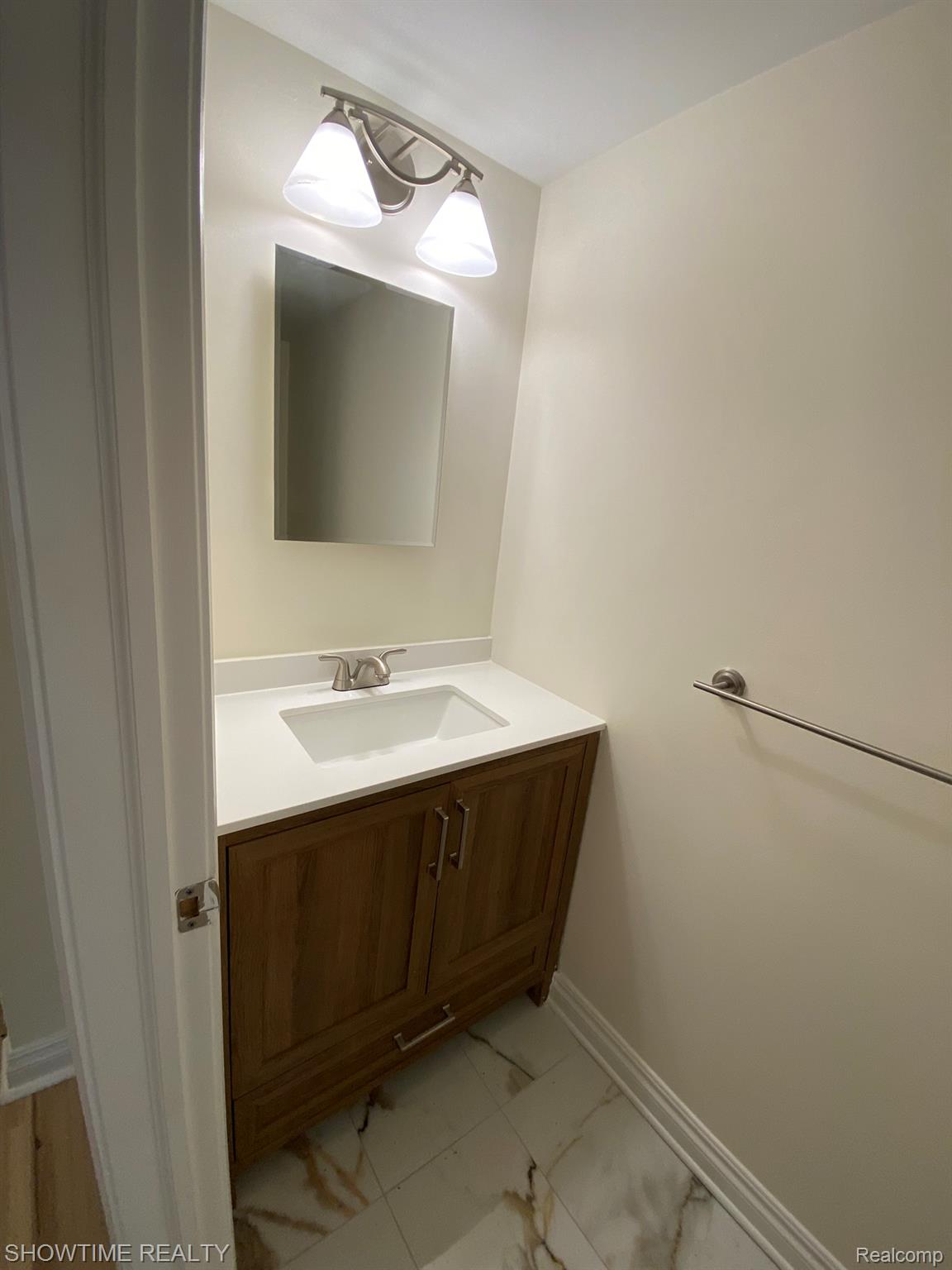 1697 Riverside Drive 18