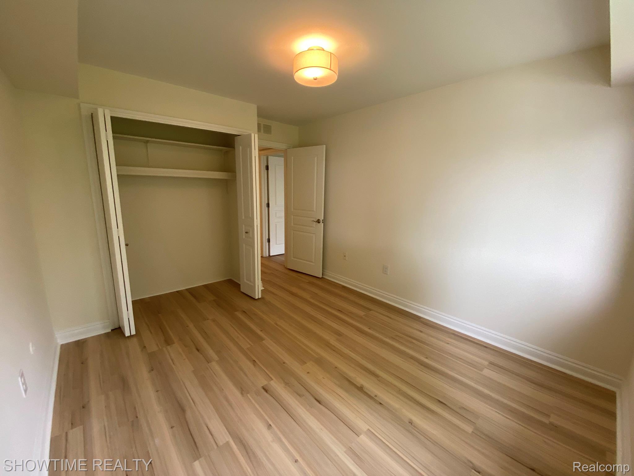 1697 Riverside Drive 18