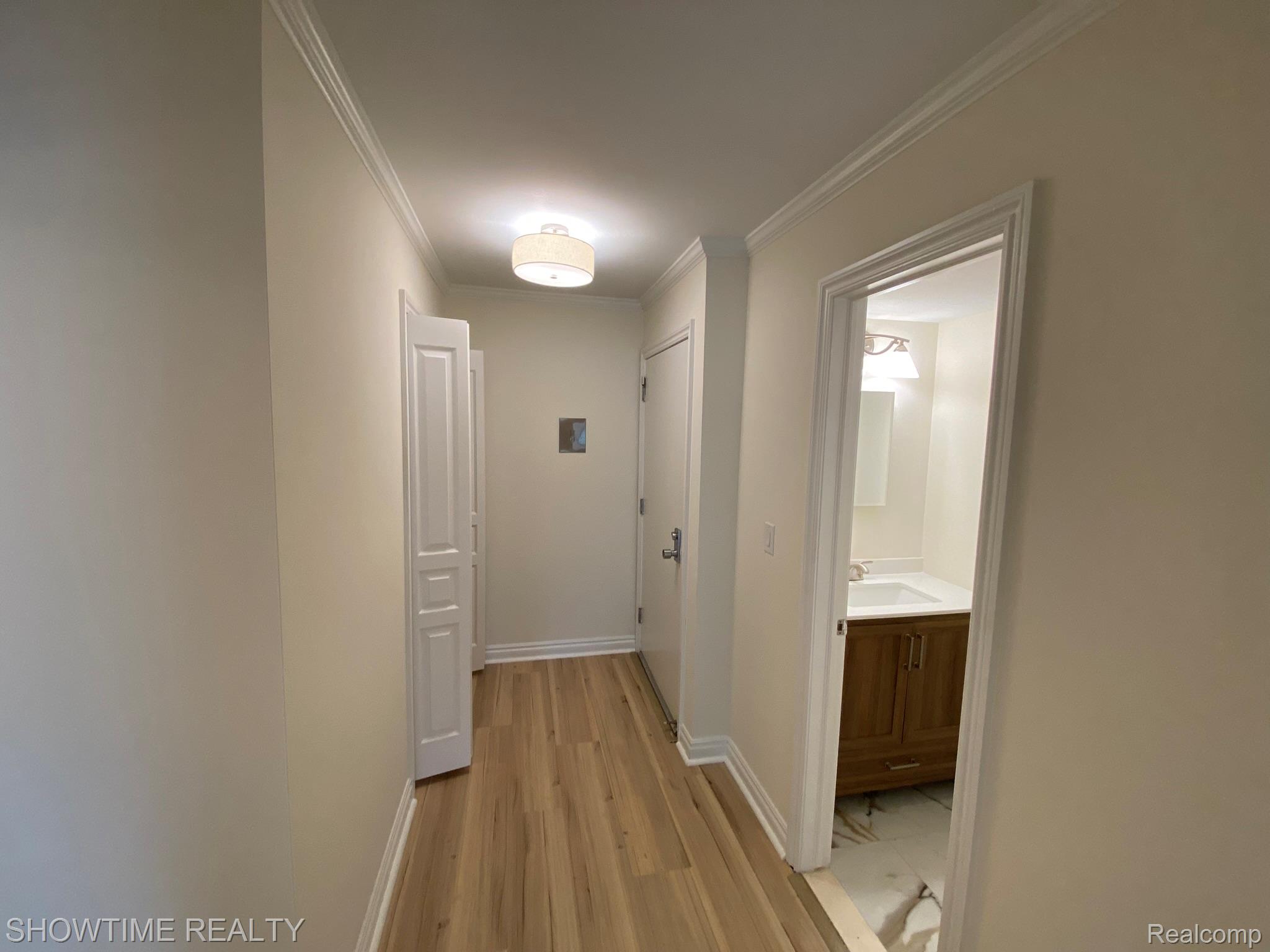 1697 Riverside Drive 18