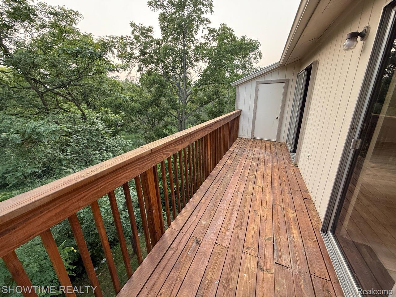 1697 Riverside Drive 18