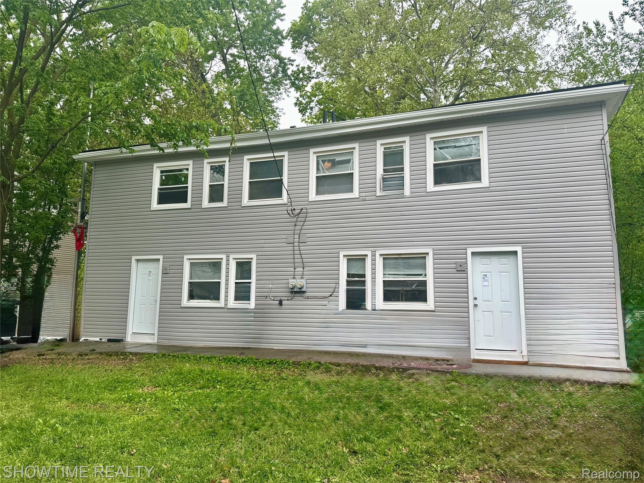 33109 ALBERTA DR