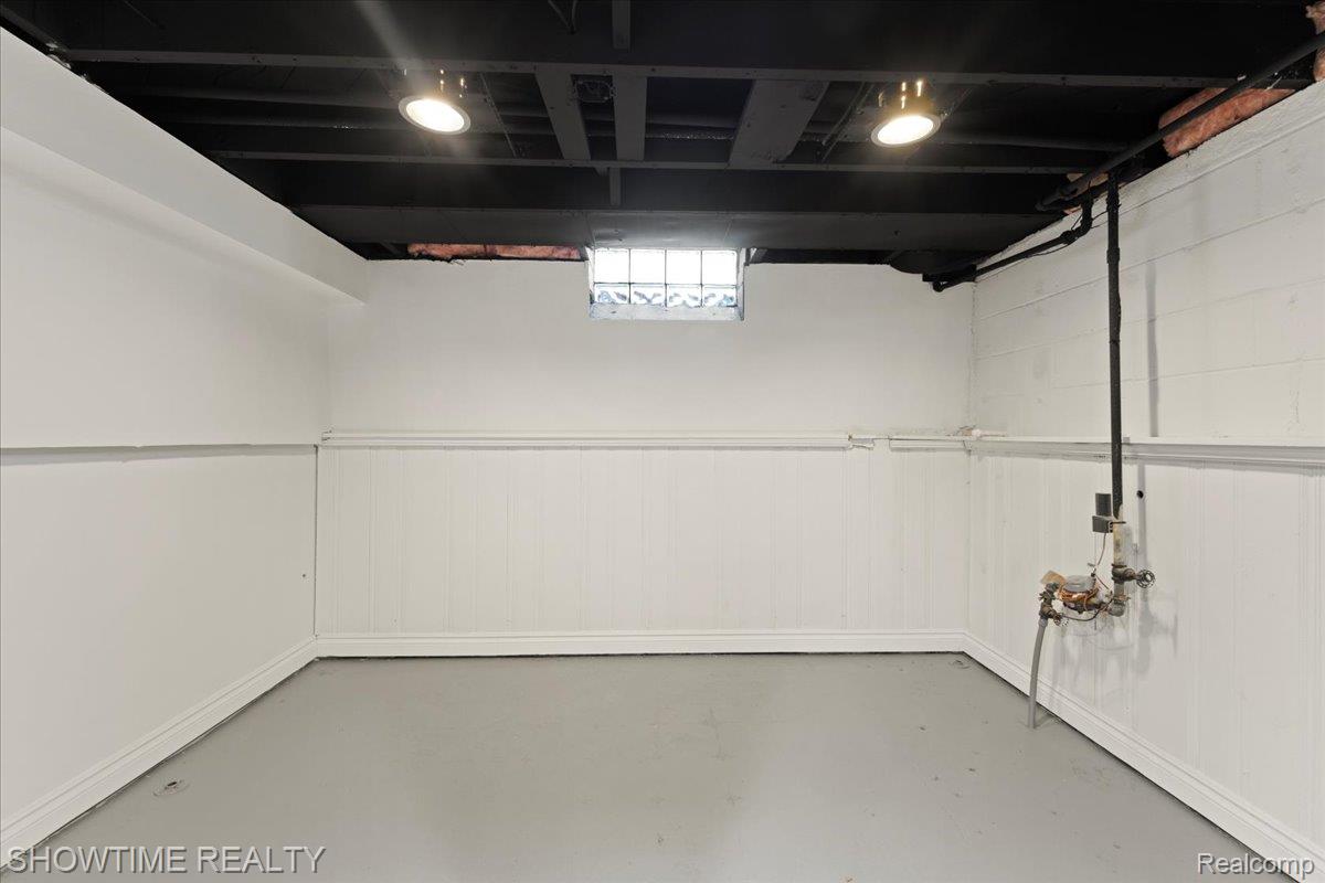 23041 Shakespeare Avenue