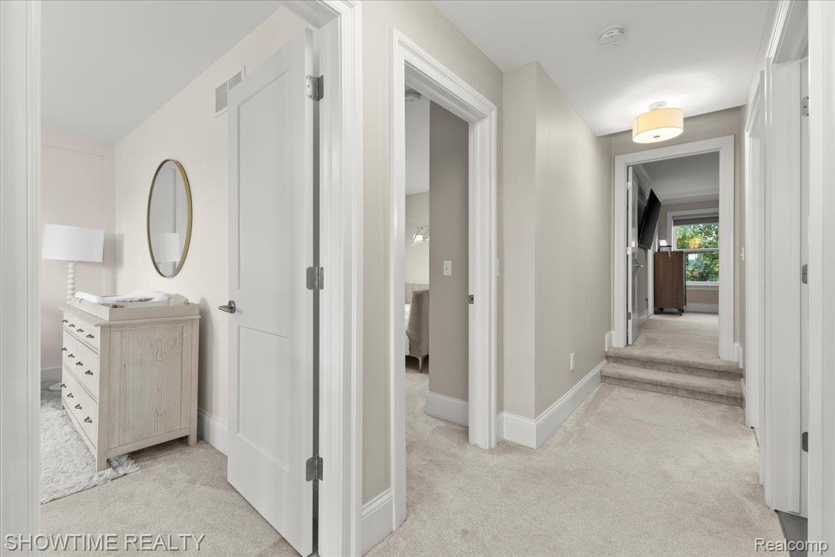 291 W Tienken Road