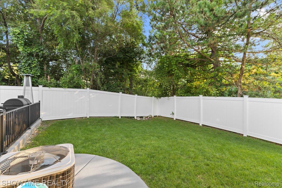 291 W Tienken Road