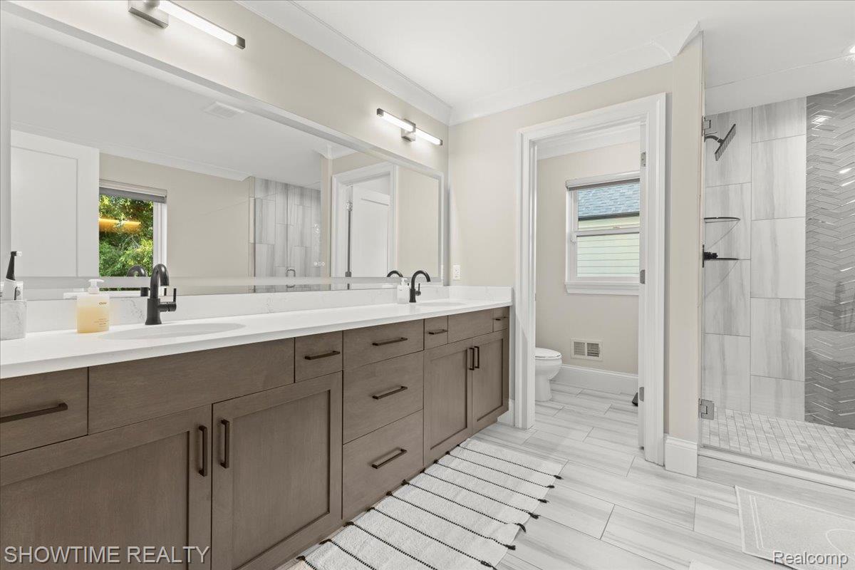 291 W Tienken Road