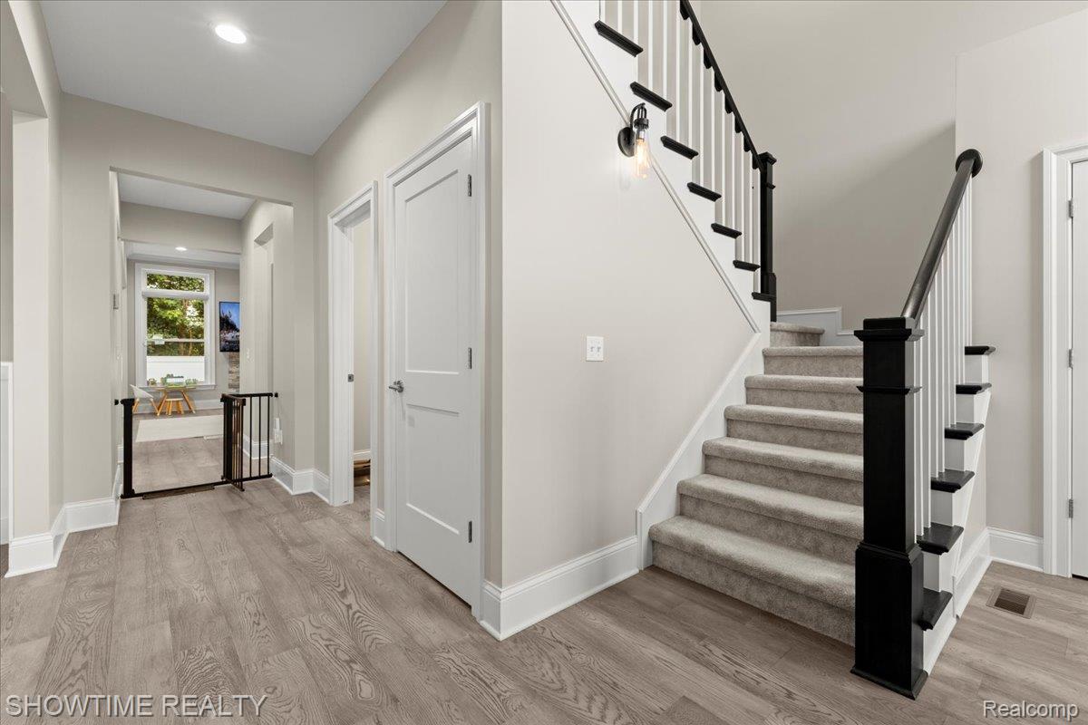291 W Tienken Road