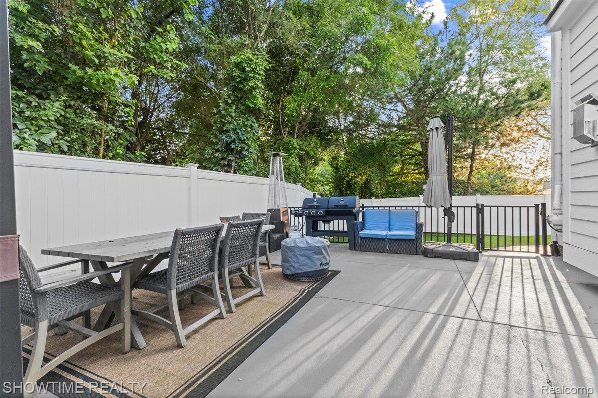 291 W Tienken Road