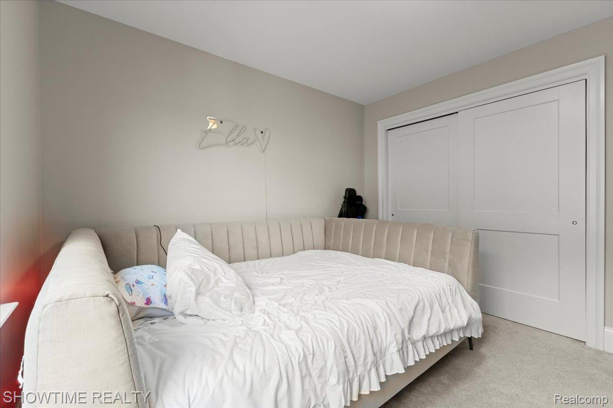 291 W Tienken Road