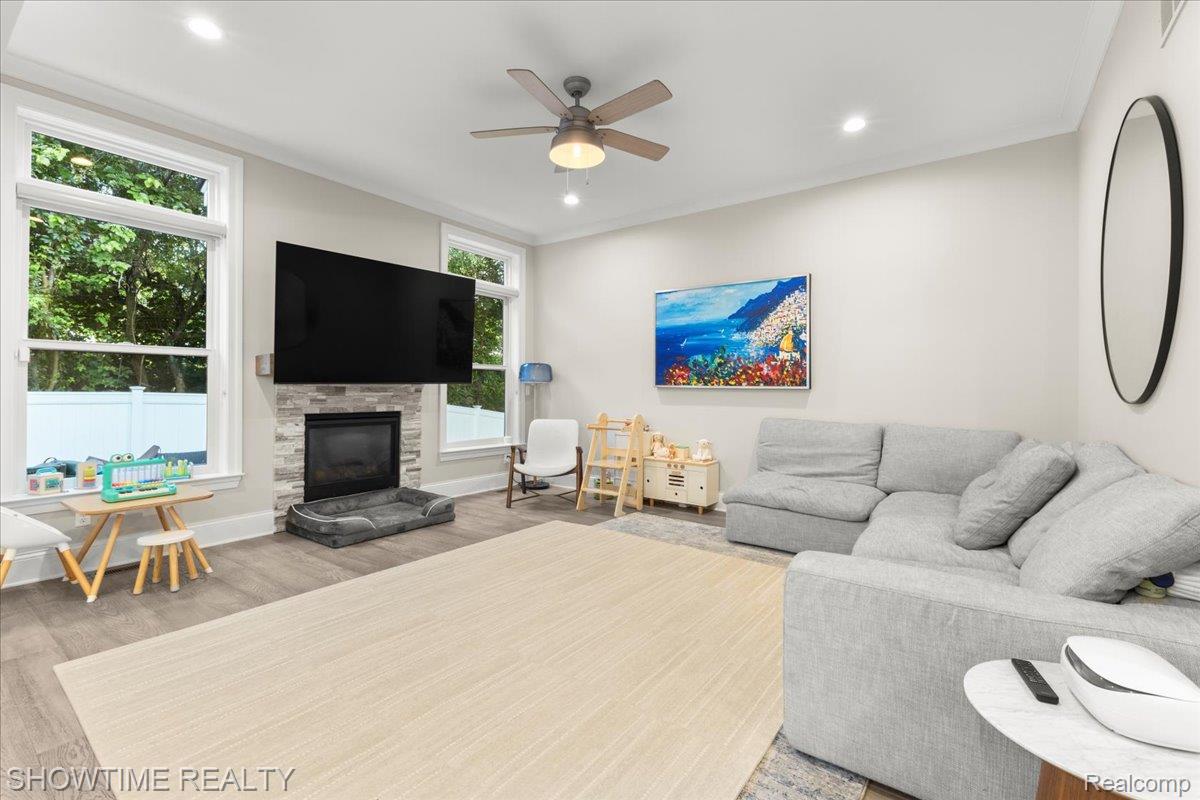 291 W Tienken Road