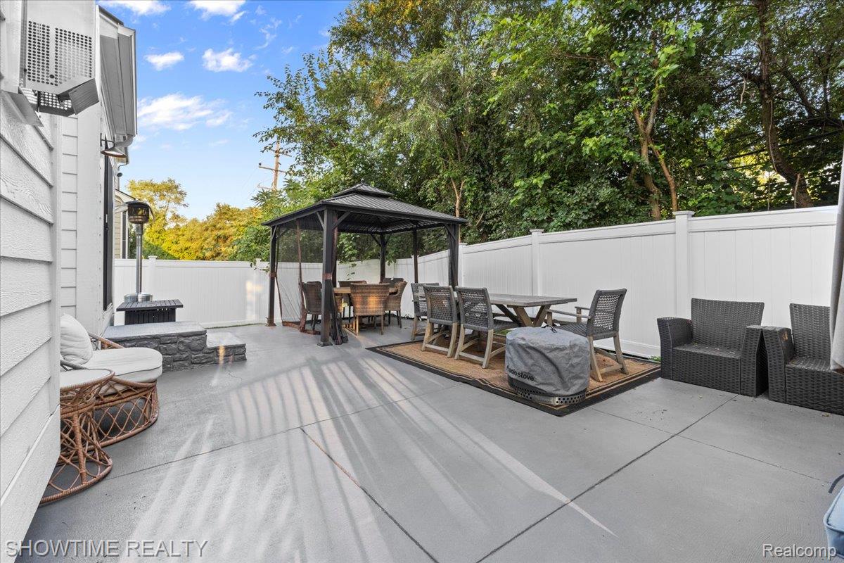 291 W Tienken Road
