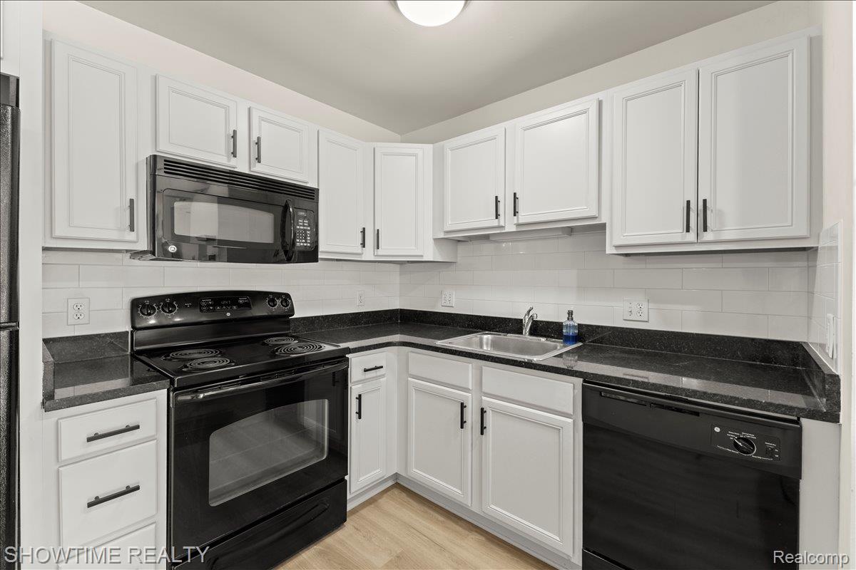 2425 Torquay Avenue 101