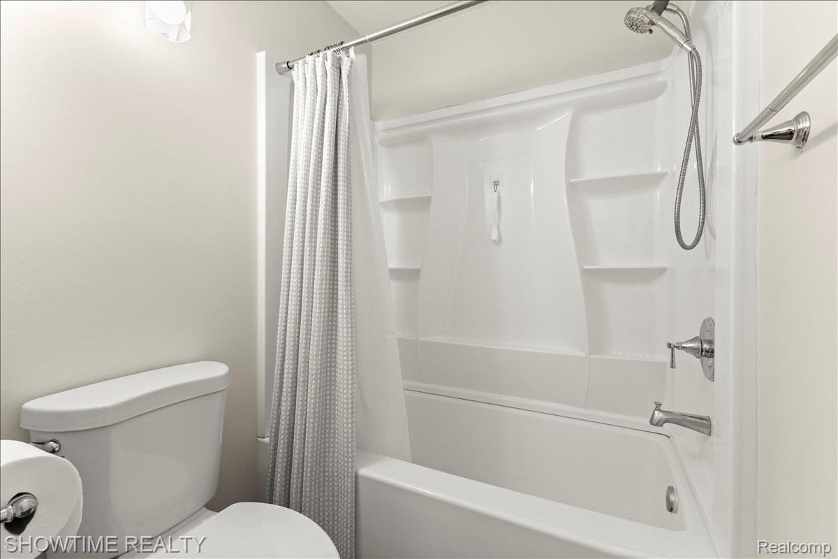 2425 Torquay Avenue 101