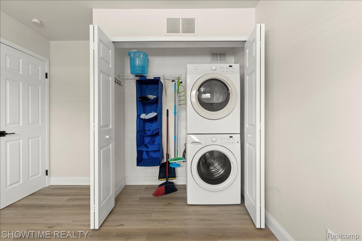 2425 Torquay Avenue 101