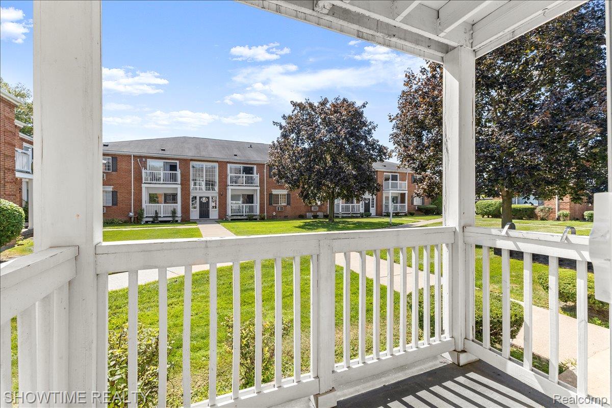 2425 Torquay Avenue 101