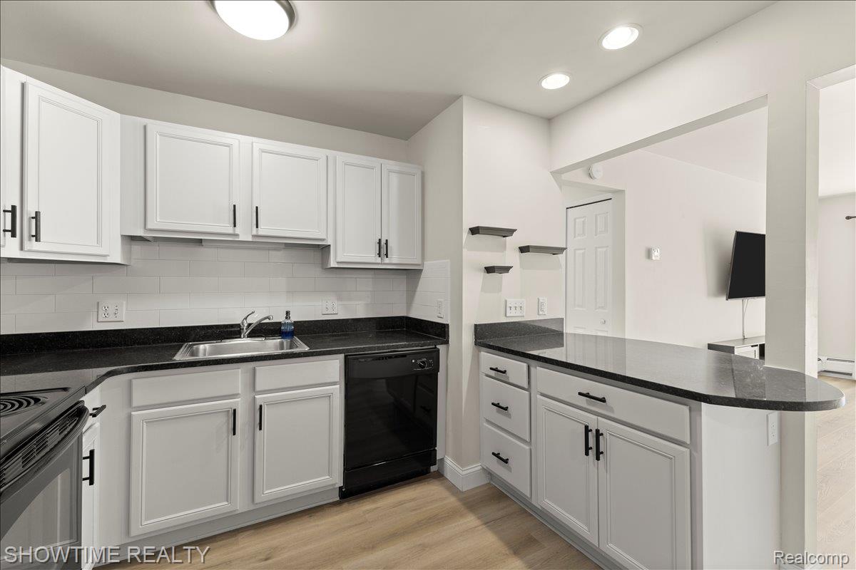 2425 Torquay Avenue 101