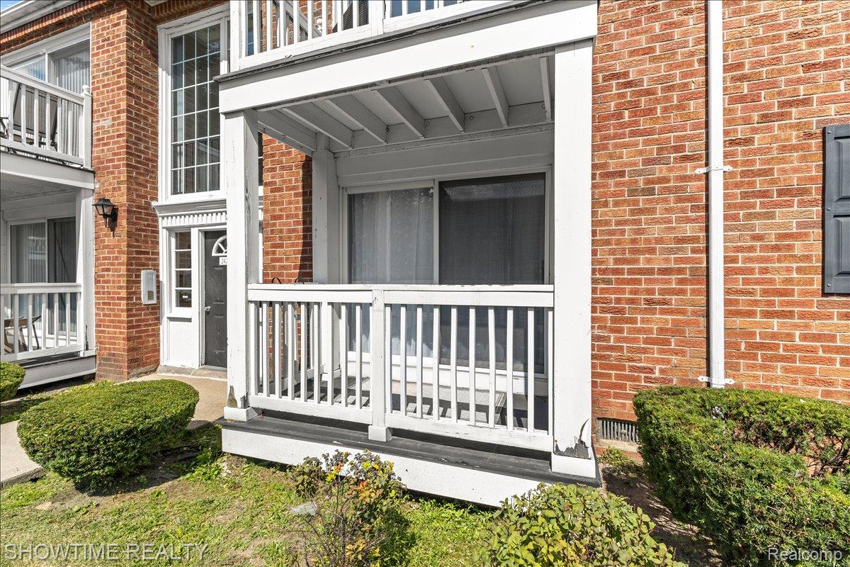 2425 Torquay Avenue 101