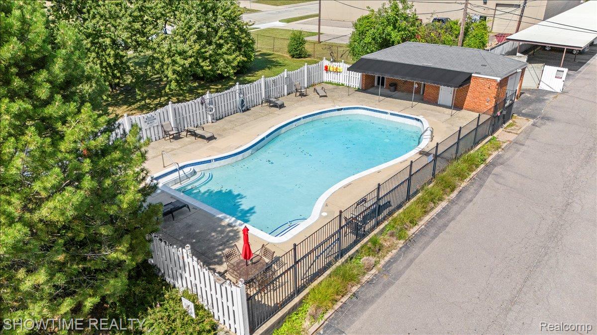 2425 Torquay Avenue 101