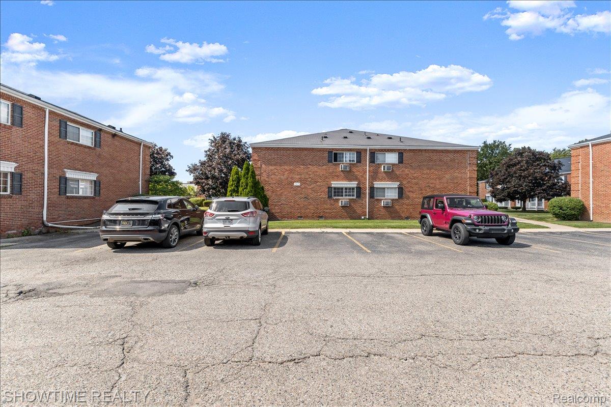 2425 Torquay Avenue 101