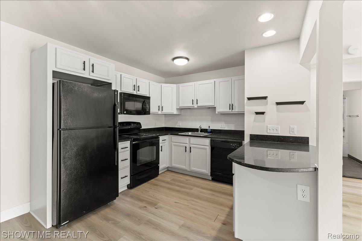 2425 Torquay Avenue 101