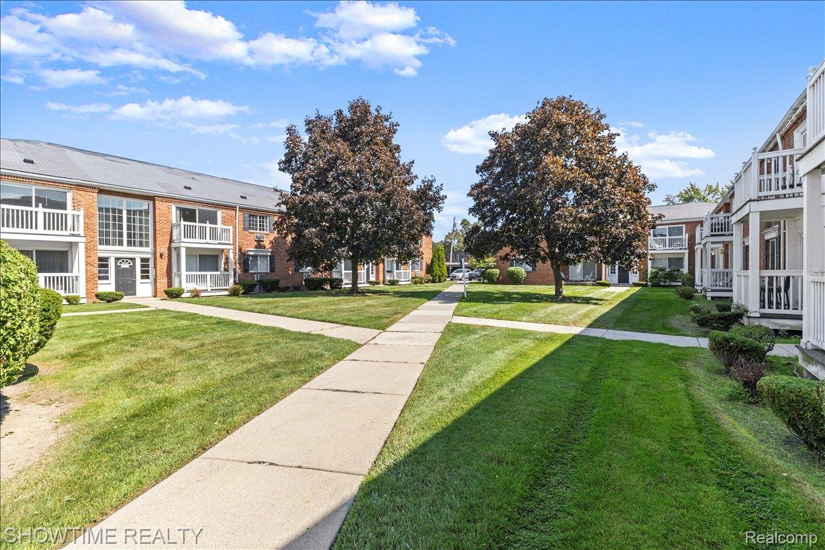 2425 Torquay Avenue 101