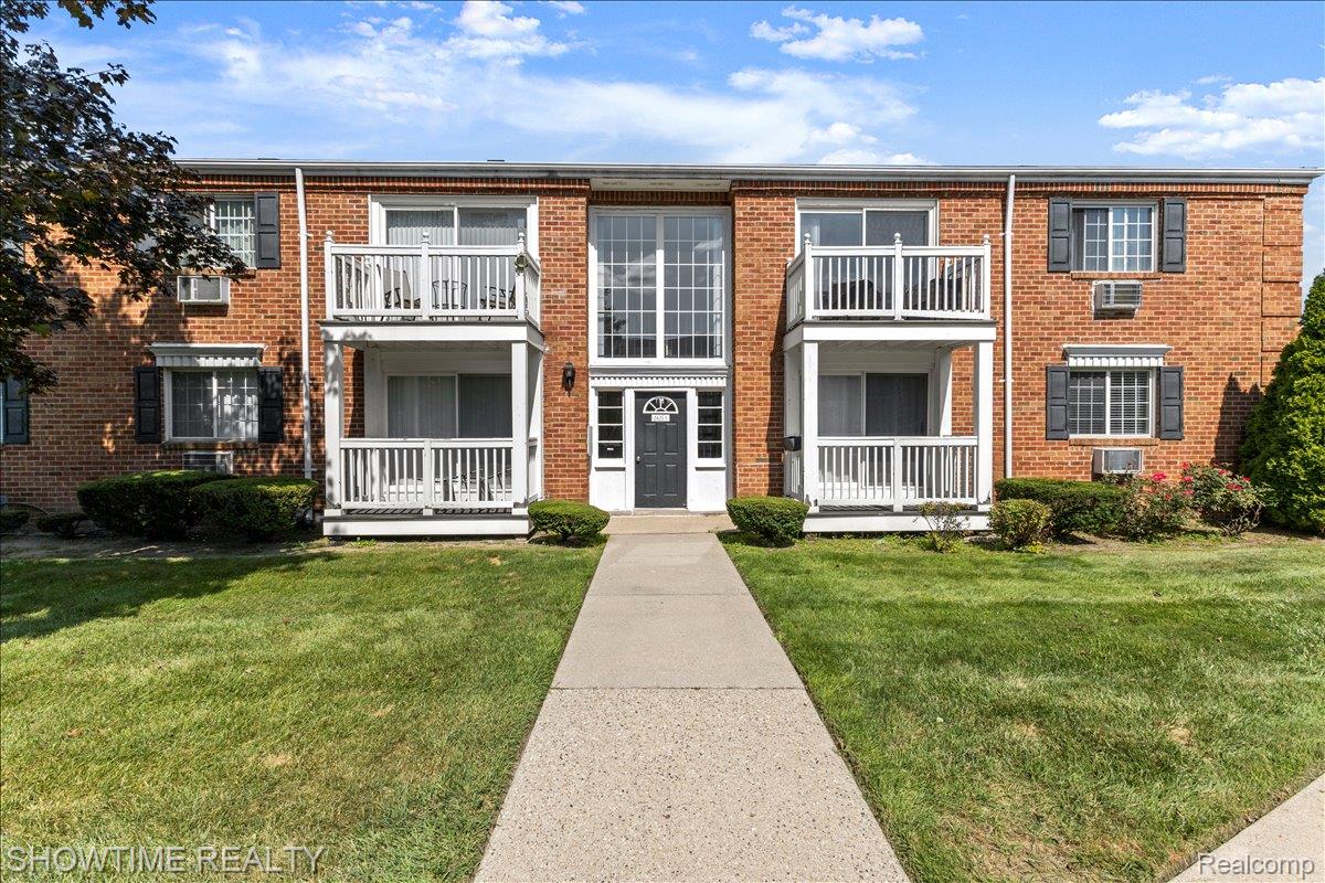 2425 Torquay Avenue 101