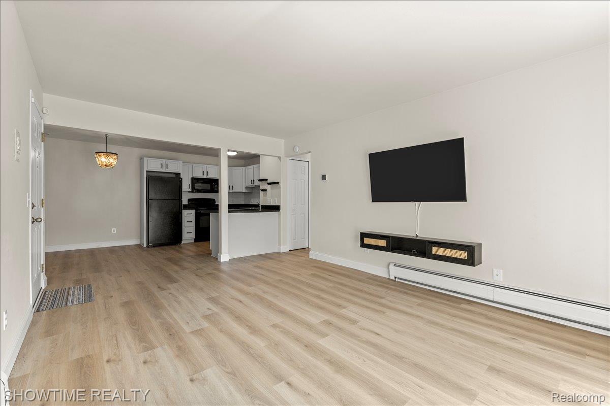 2425 Torquay Avenue 101