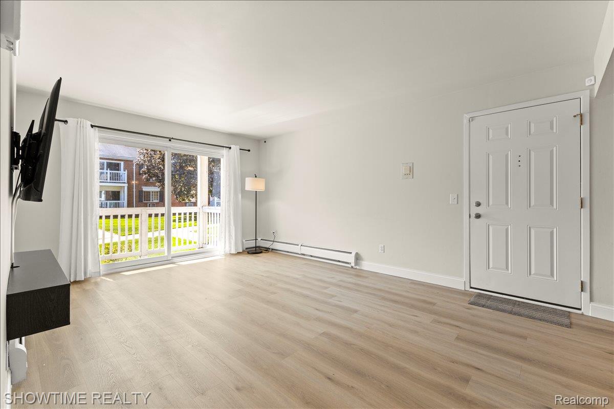 2425 Torquay Avenue 101