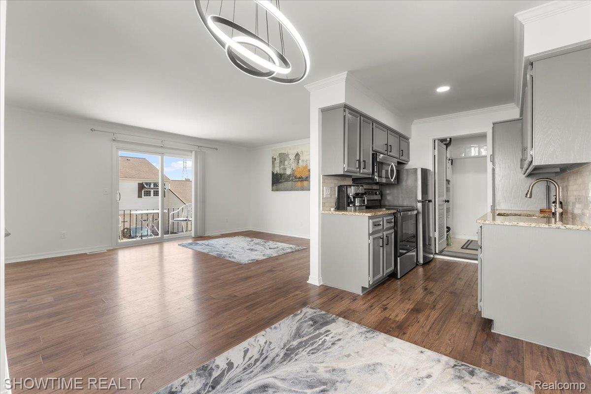 15840 Cambridge Drive