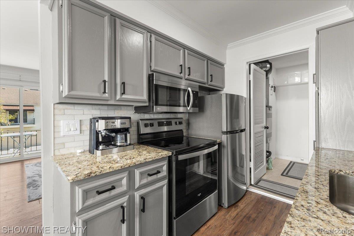 15840 Cambridge Drive