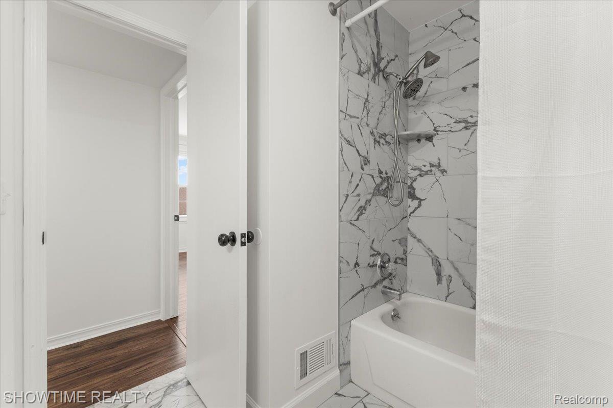 15840 Cambridge Drive