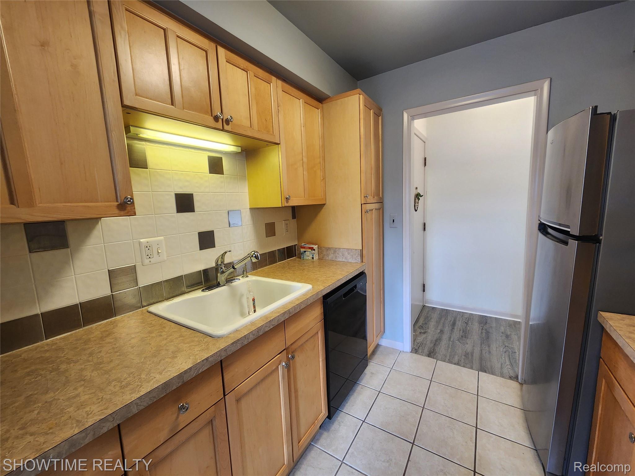 39471 Van Dyke Avenue