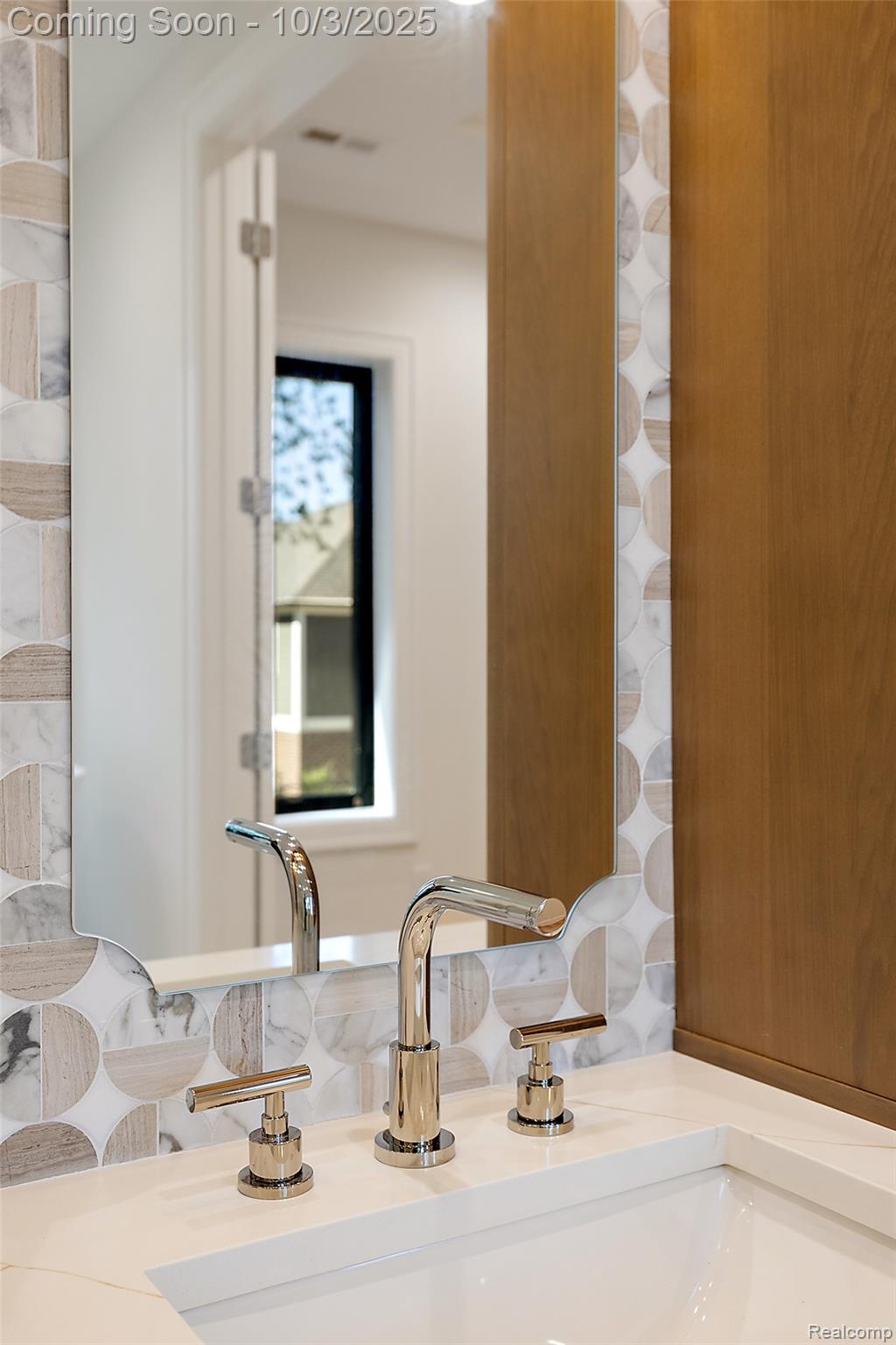 2498 Buckingham Avenue