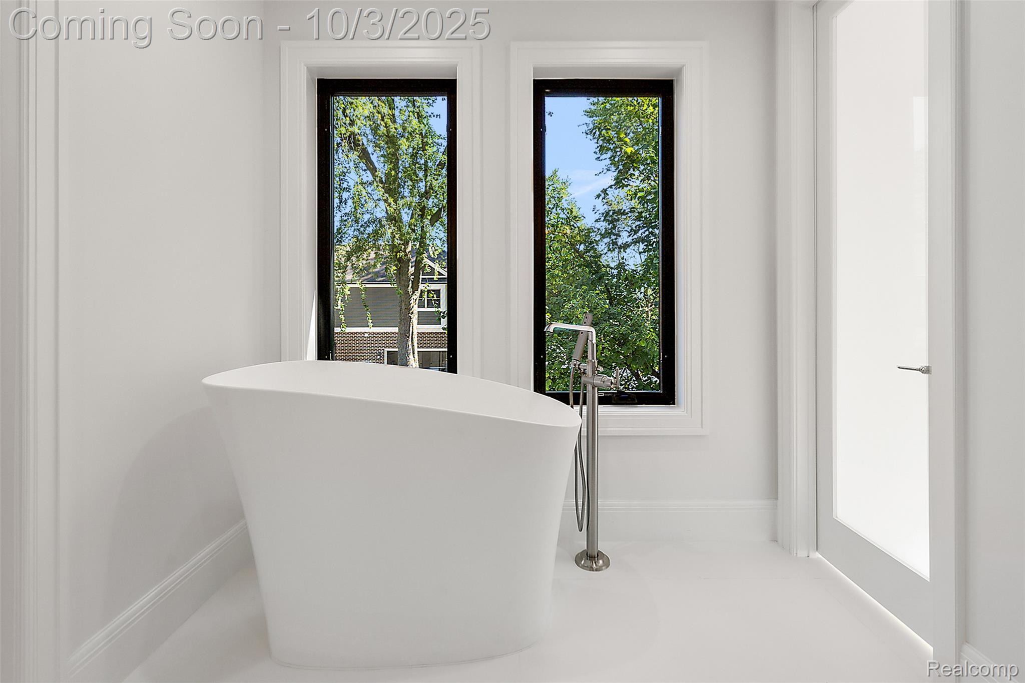 2498 Buckingham Avenue