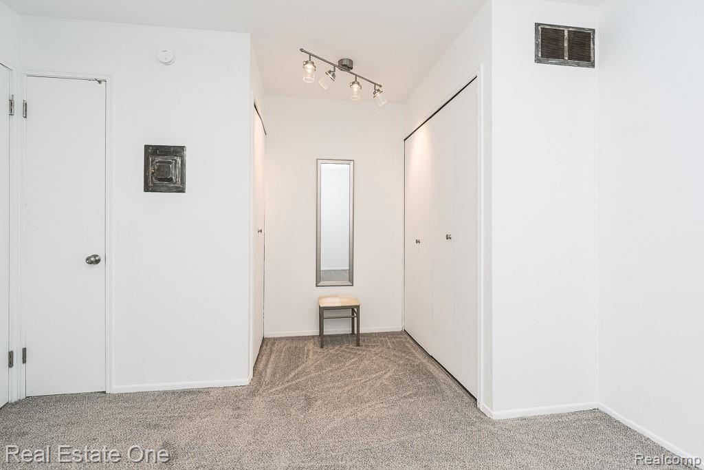 21 Dickinson Street F